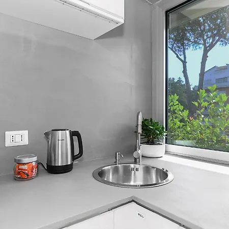 Appartamento Modern & Cozy With Balcony