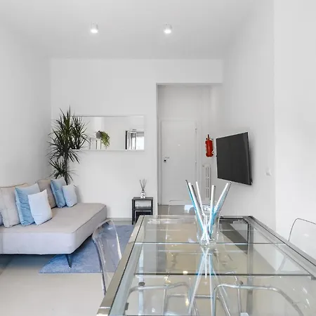Appartamento Modern & Cozy With Balcony *