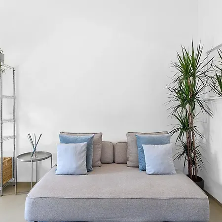Appartamento Modern & Cozy With Balcony