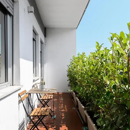 Modern & Cozy With Balcony Apartment Rome