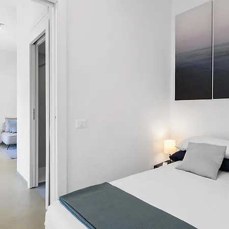 Modern & Cozy With Balcony Apartment Rome