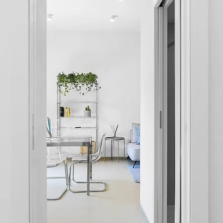 Modern & Cozy With Balcony Apartment Rome
