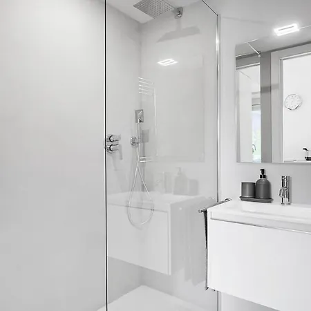 Modern & Cozy With Balcony Apartment Rome